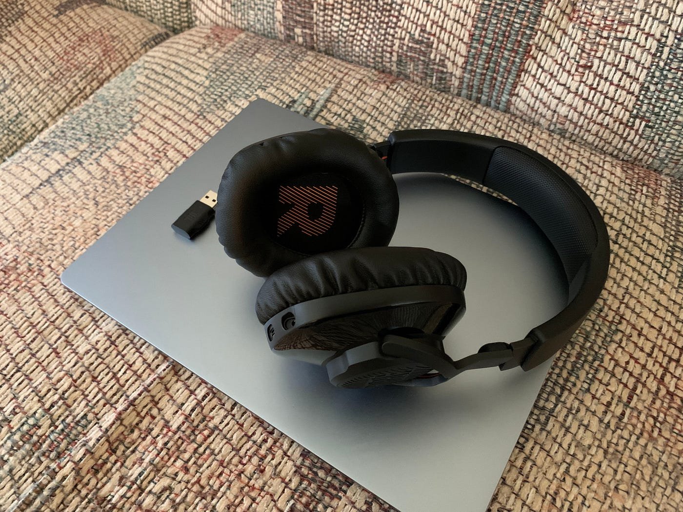 JBL Quantum 350 Wireless Gaming Headset 2 JBL Quantum 350 Wireless Gaming Headset