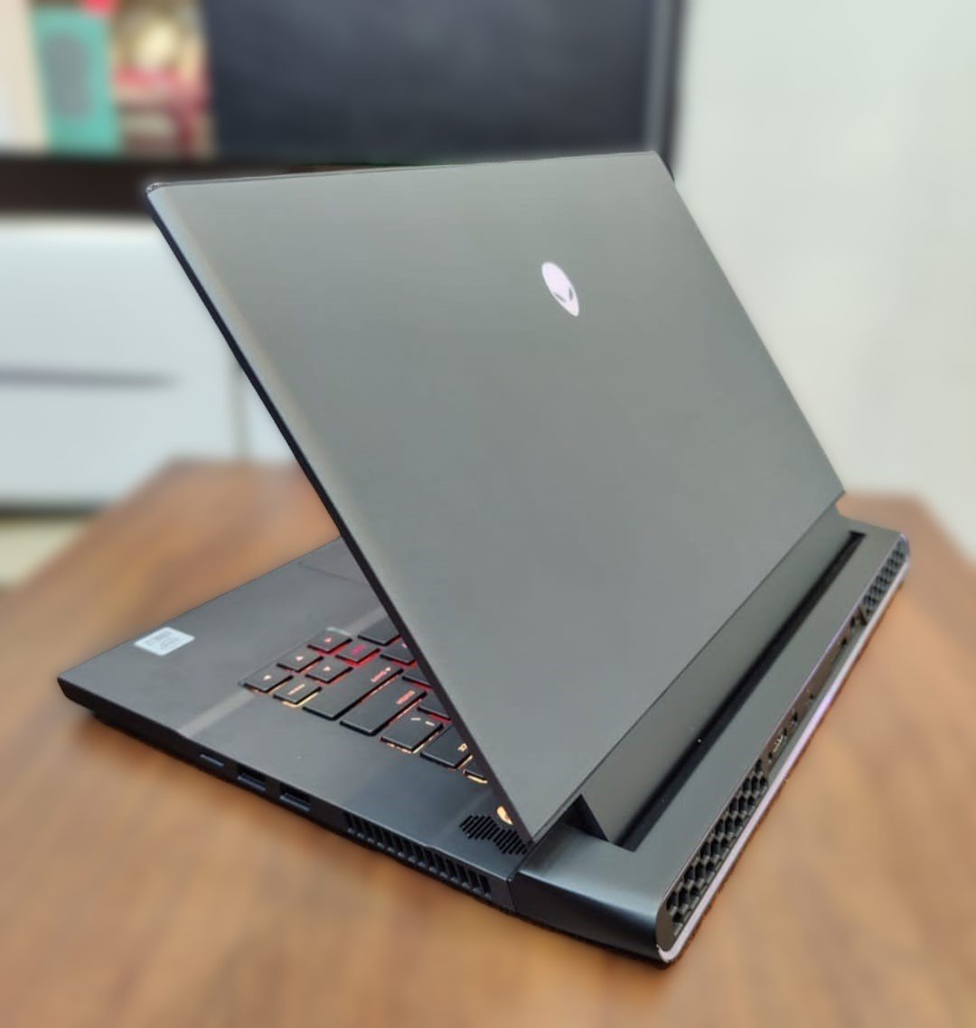 Dell AlienWare M15 R3 core i7 10th generation 512GB ssd 16gb ram 4Gb RX 5500 dedicated Graphics backlit keyboard 2 Dell AlienWare M15 R3 core i7 10th generation 512GB ssd 16gb ram 4Gb RX 5500 dedicated Graphics backlit keyboard