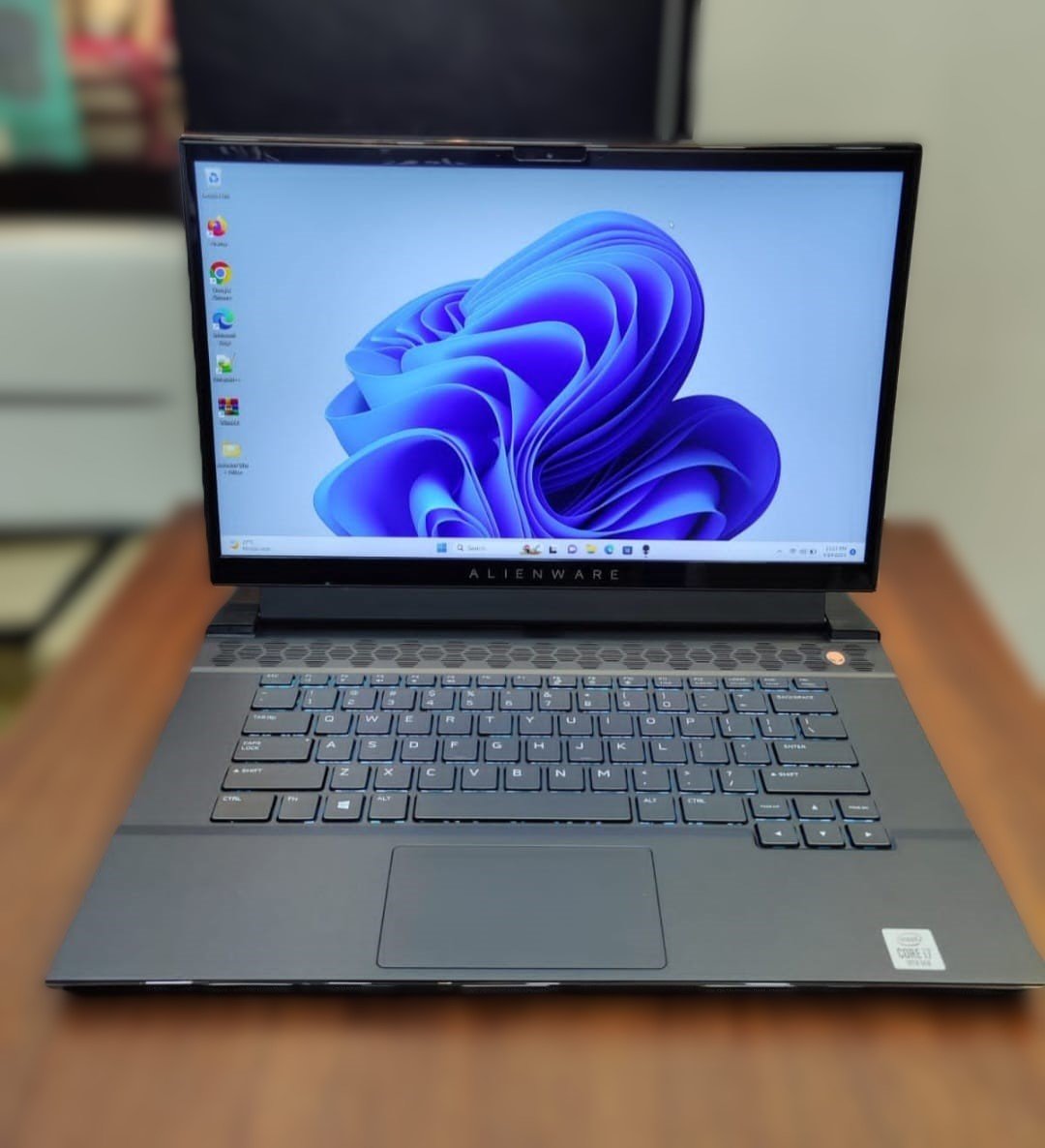 Dell AlienWare M15 R3 core i7 10th generation 512GB ssd 16gb ram 4Gb RX 5500 dedicated Graphics backlit keyboard 1 Dell AlienWare M15 R3 core i7 10th generation 512GB ssd 16gb ram 4Gb RX 5500 dedicated Graphics backlit keyboard